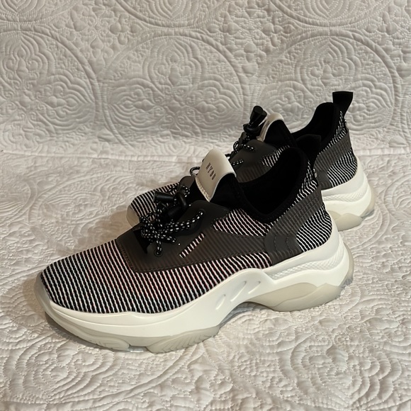 Steve Madden NY 90 sneakers, size 7.5 - Picture 3 of 16